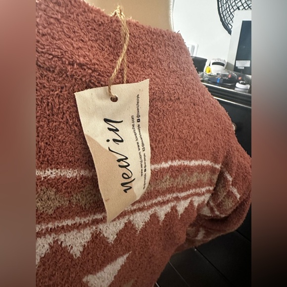 NWT-Boho Fuzzy Cardigan with Aztec Geometric Print - Picture 10 of 10